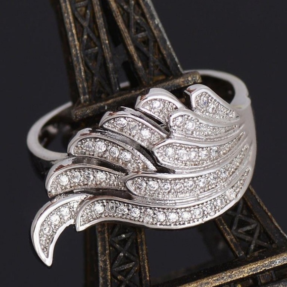 NEW 18K White Gold Diamond Angel Wing Ring - Picture 2 of 4